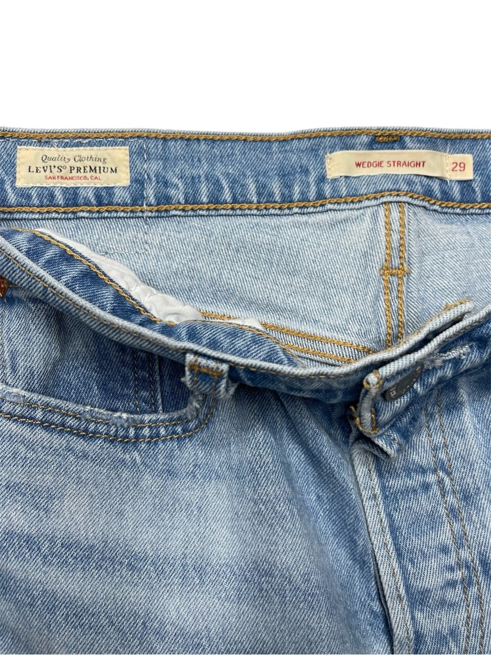 Levi's Light Blue Wedgie Straight Fit Jeans with Distressed Knee 29 - Picture 4 of 8